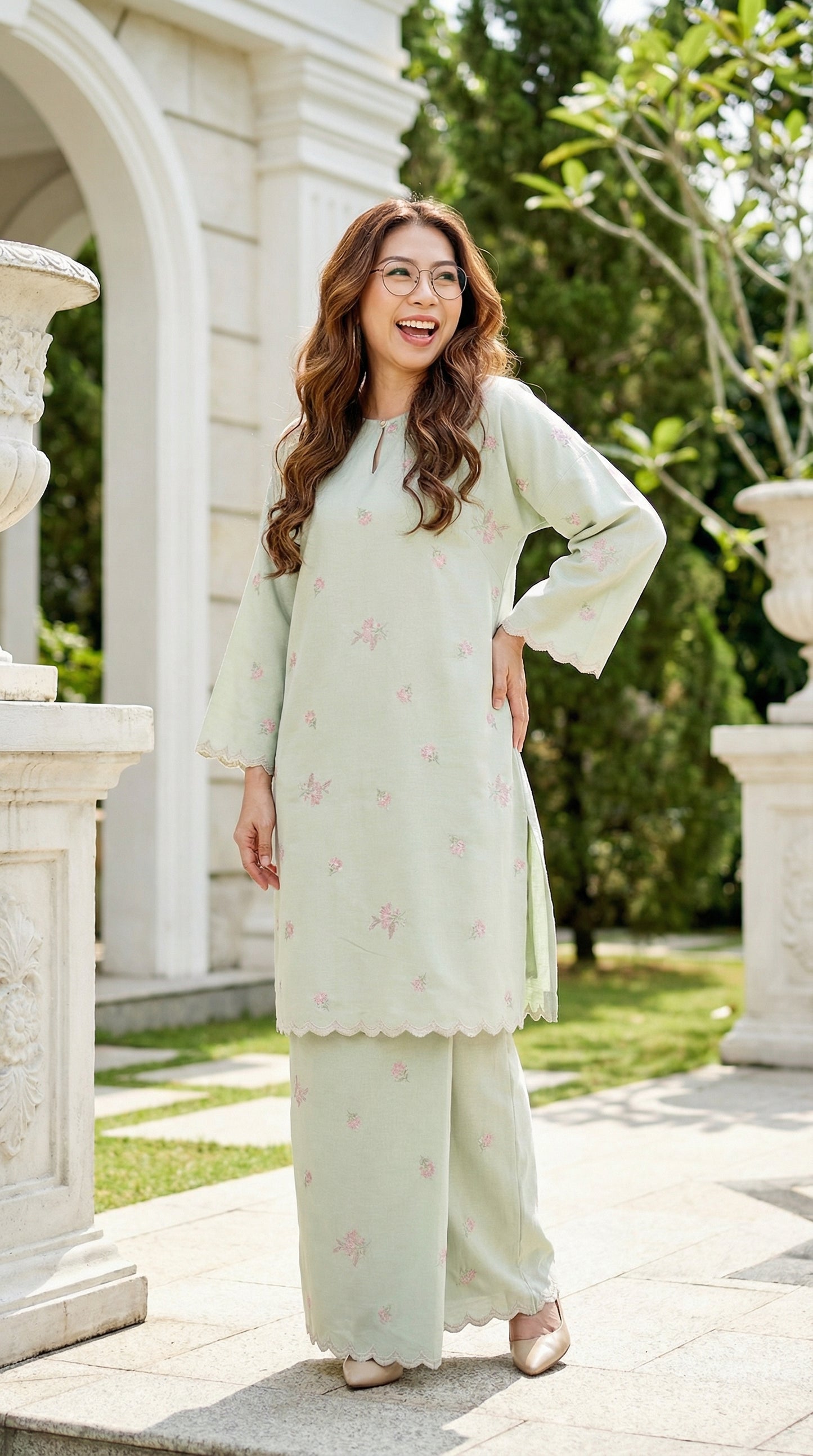 Kurung Della