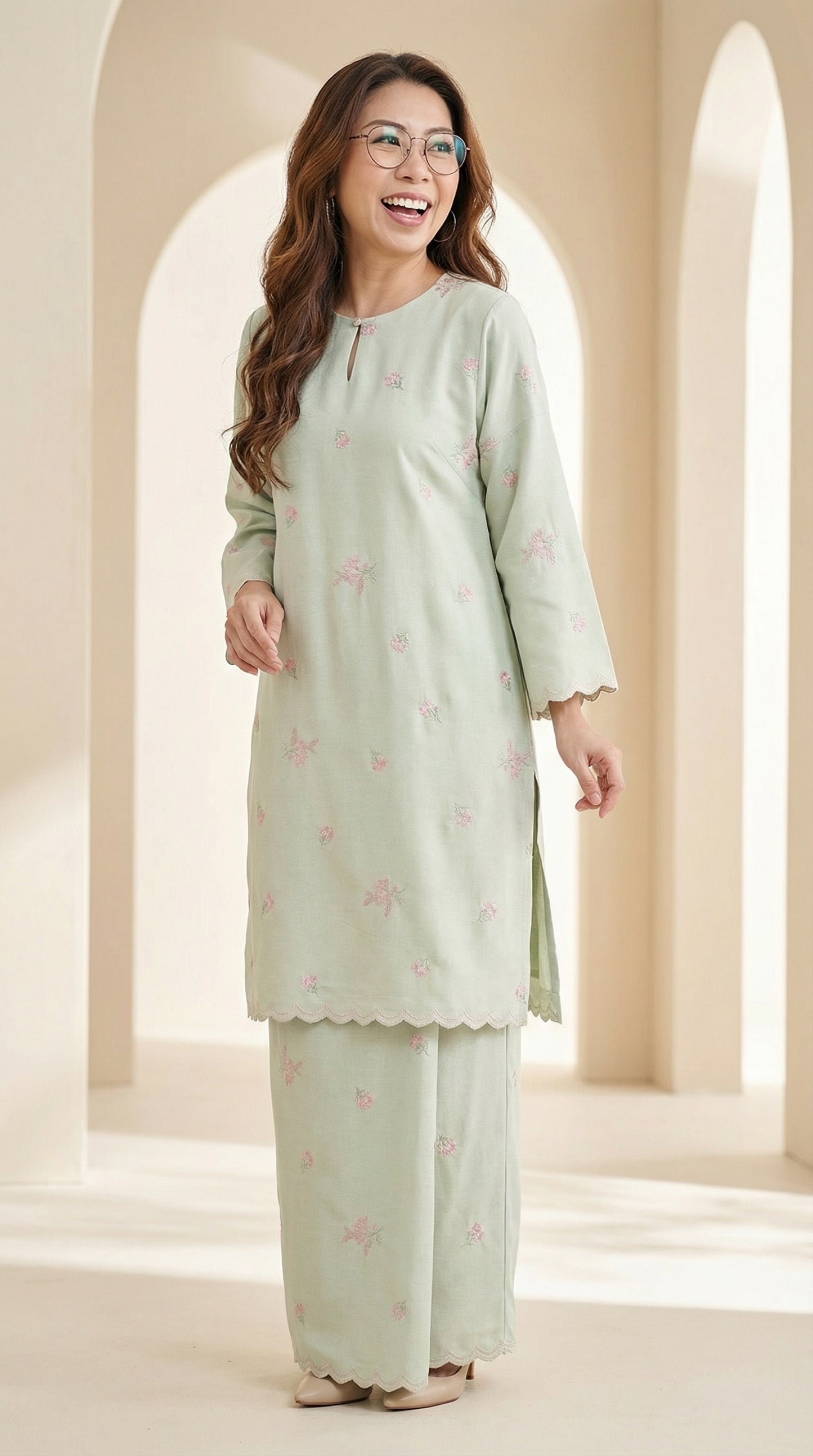 Kurung Della