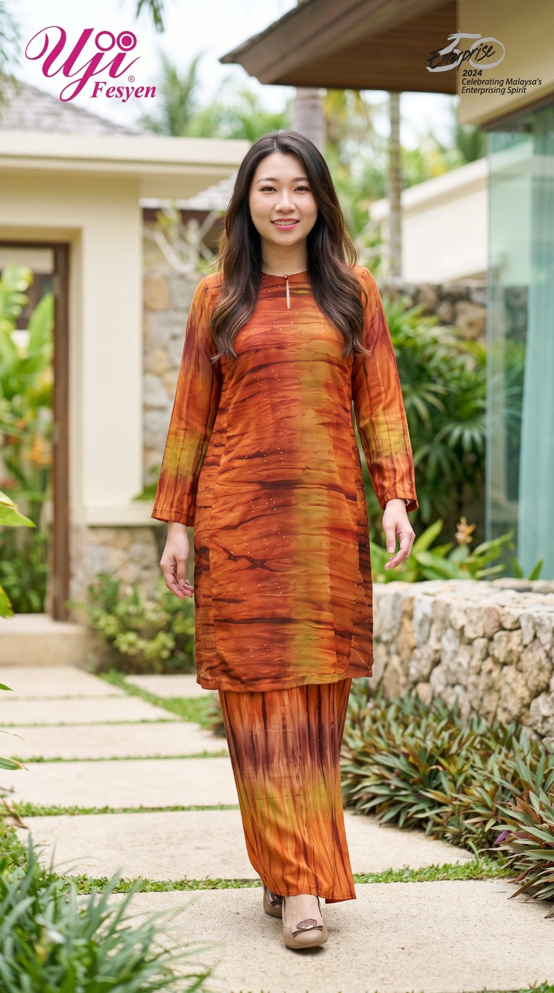 Uji Fesyen Made for You Kurung Pesak in orange fabric - full length front view