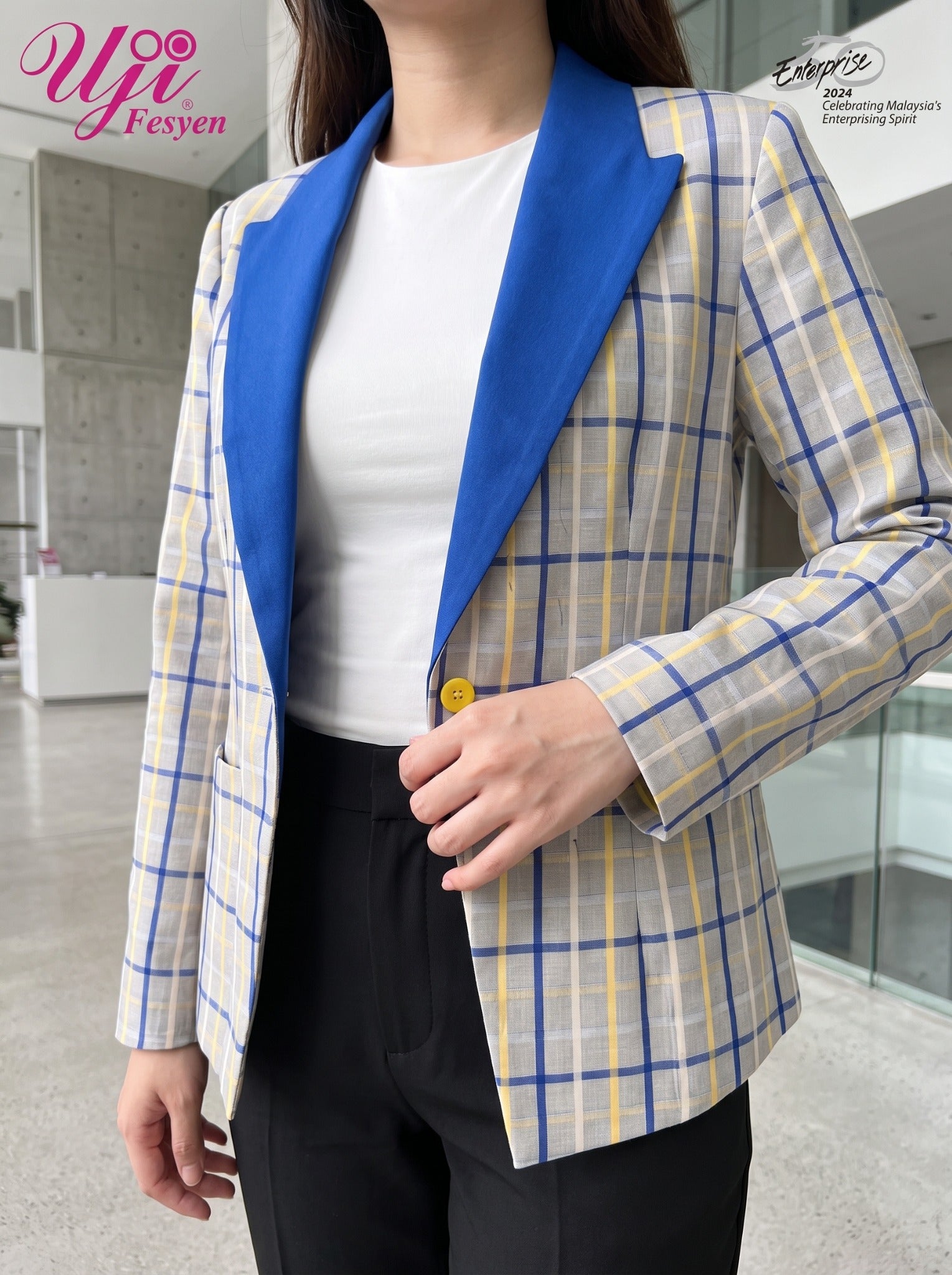 Front view of UJI ONE 01 Aria Executive Blazer
